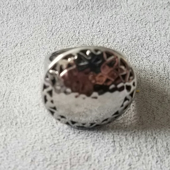 🐳 NEW HAMMERED METAL ROUND RING SCROLL DESIGN - Picture 5 of 5